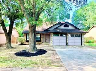 1707 Honeysuckle Ln, Round Rock, TX 78664
