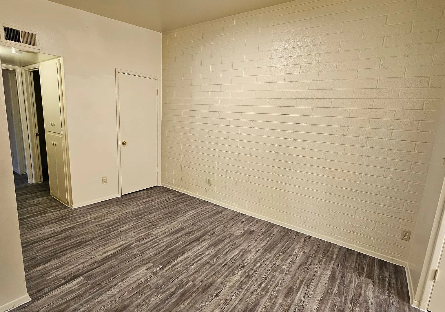 Park Plaza Condos — Photo 4