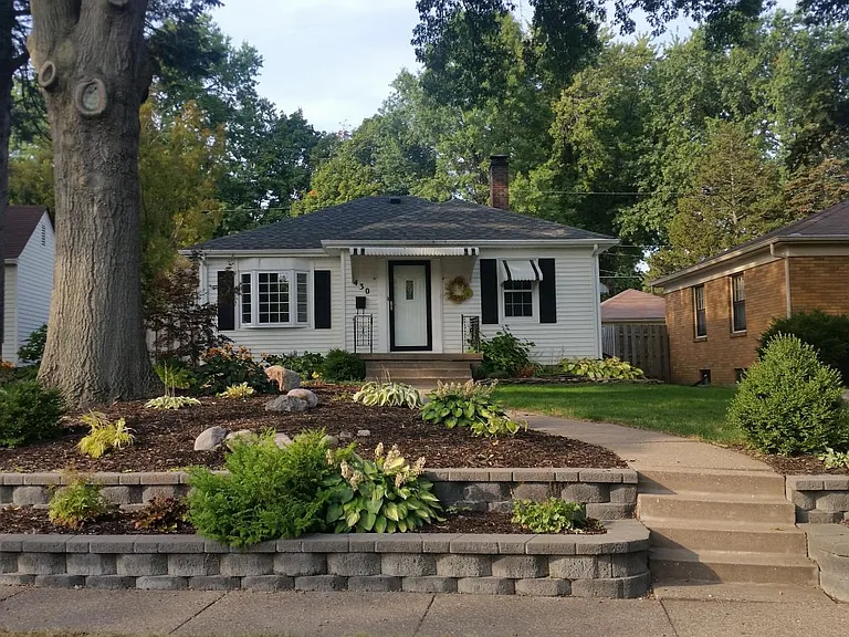430 Brown St — Photo 1