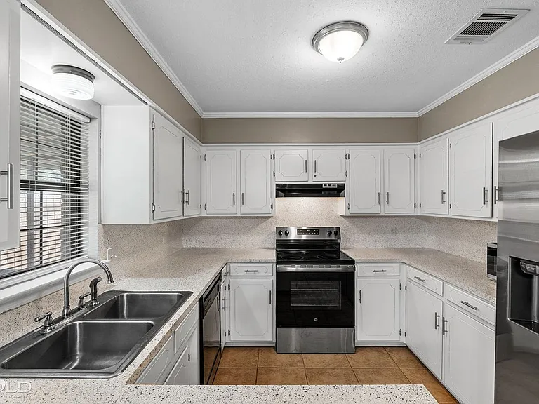 2542 Spruce Dr — Photo 31