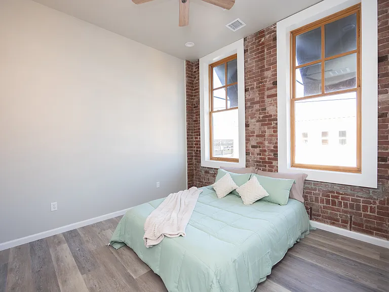 201 E Grand Ave #3 — Photo 12