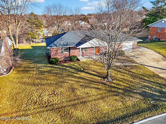 3rd image of 4714 Henwick Ln