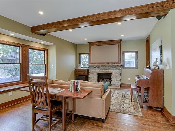 5th image of 3915 Forest Ave
