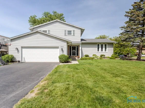 26653 Sheringham Rd, Perrysburg, OH 43551