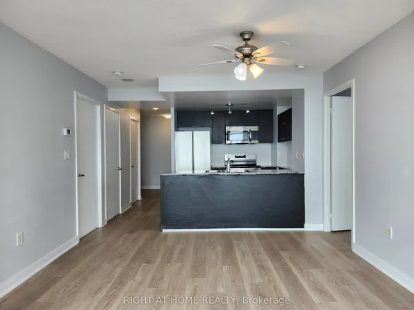 15 Fort York Blvd, Toronto, ON