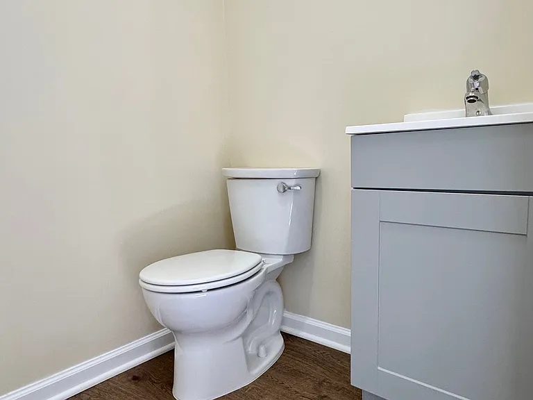 1/2 BATHROOM