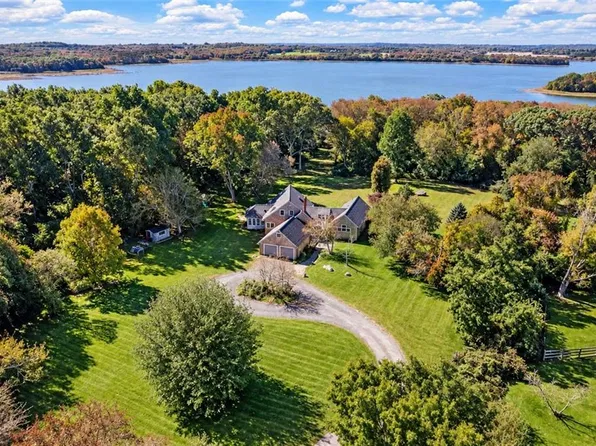 51 Burchard Ave, Little Compton, RI 02837