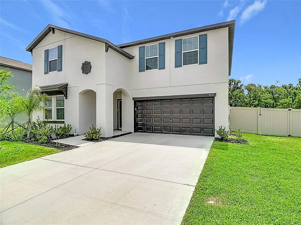 6 bed, 3.0 bath, 3326 sqft, $3,500 — Photo 3