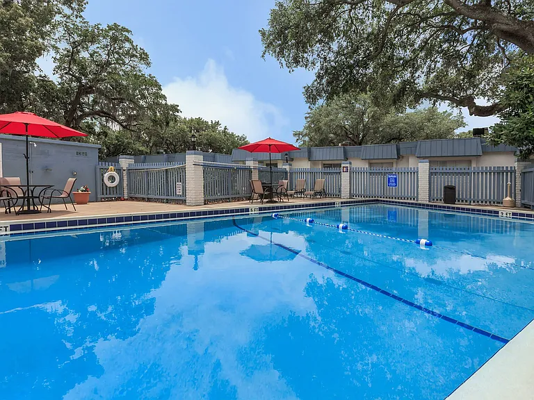 Rolling Hills Apartments — Photo 7