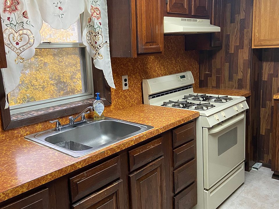 1st image of 30 Oak St Floor 2