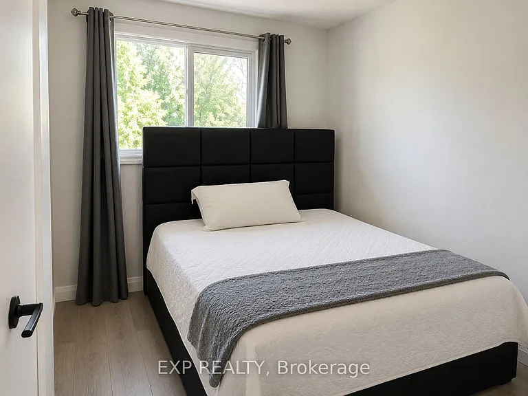 64 Chapel Hill Cres #UPPER — Photo 23