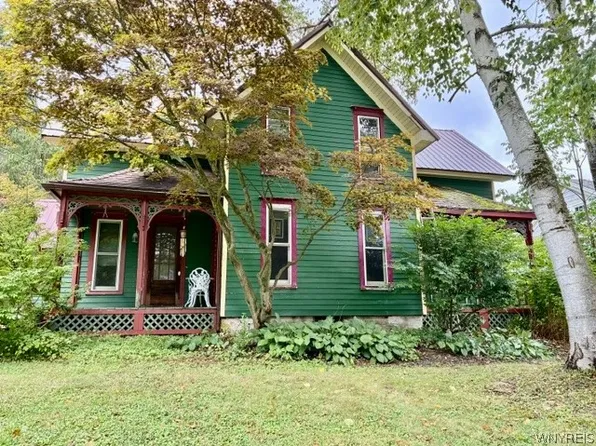 10692 Sisson Hwy, Eden, NY 14057
