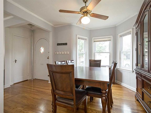 5th image of 5842 192nd St