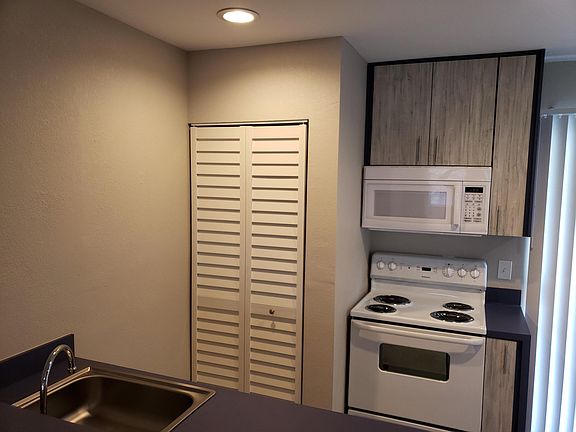 4th image of 5011 W Colonial Dr APT 15