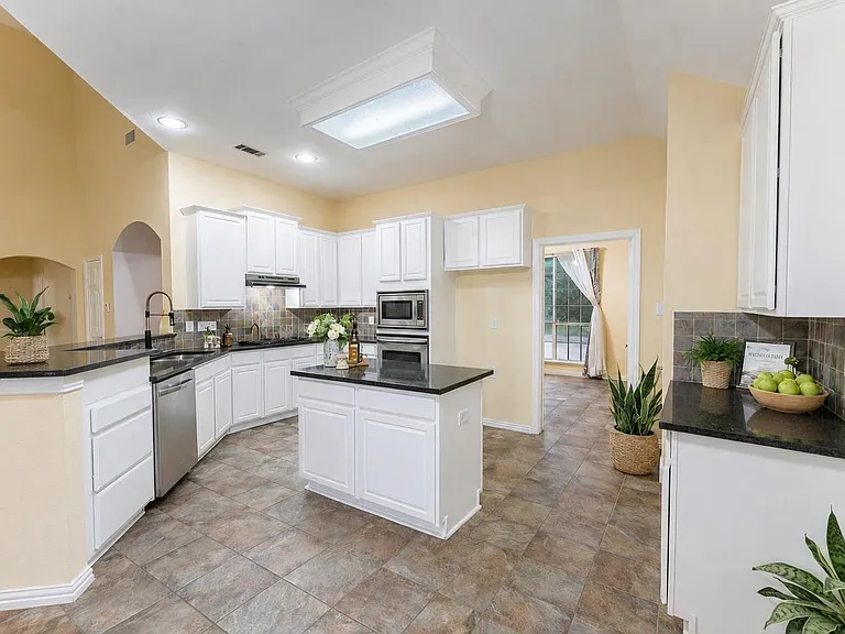 672 Channel Ridge Dr — Photo 3