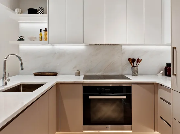 355 West 39th Street image 4 of 8