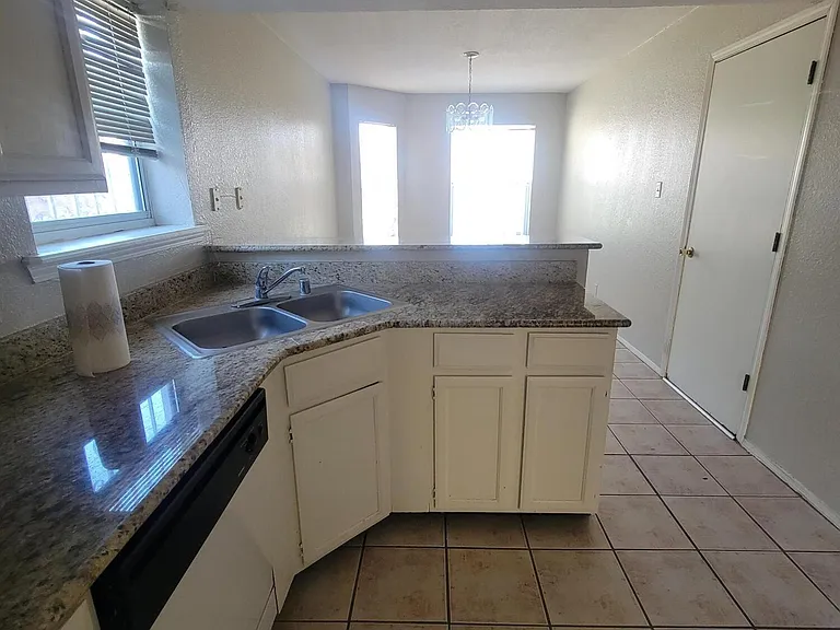 3200 Mountain Ridge Dr — Photo 12