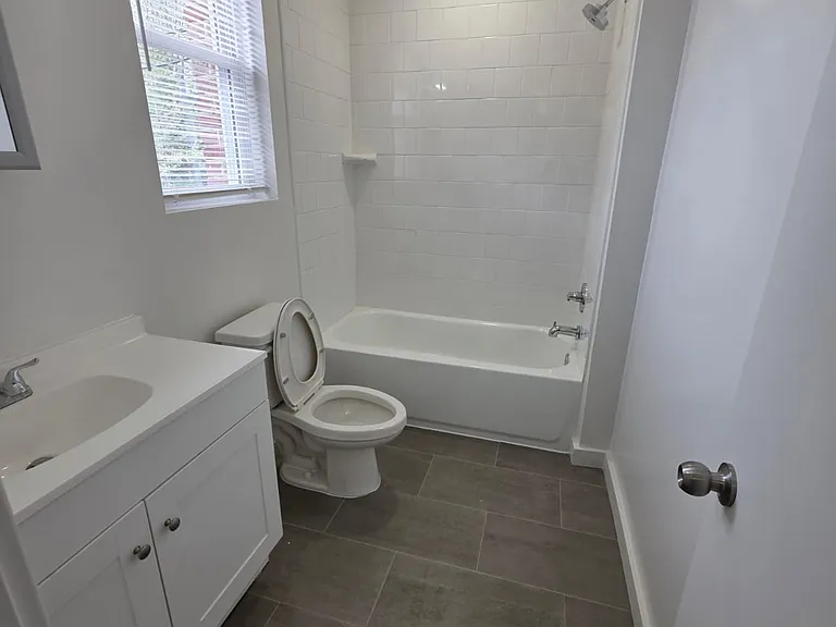 733 Hobart Pl NW #5 — Photo 8