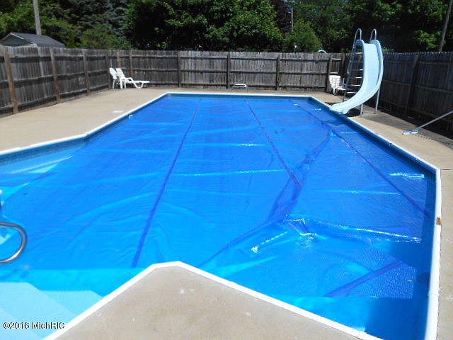 2nd image of 919 Meadowlane Dr