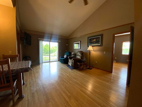 3rd image of 1807 Ridgeway Dr