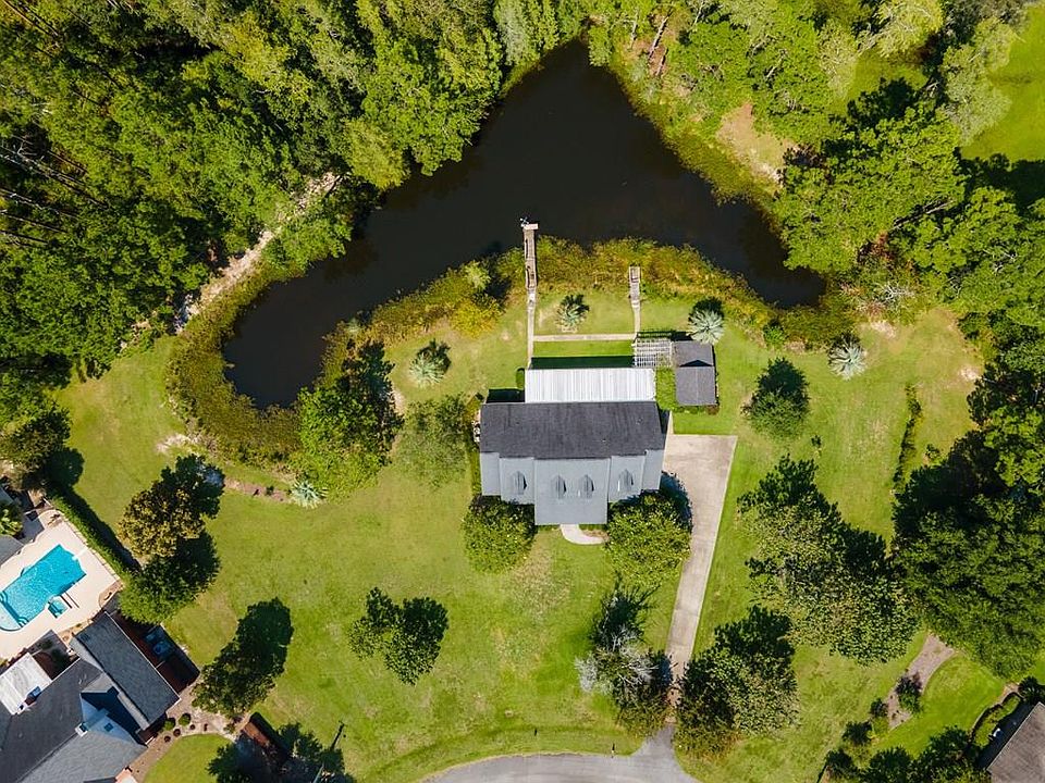 1st image of 901 Plantation Dr