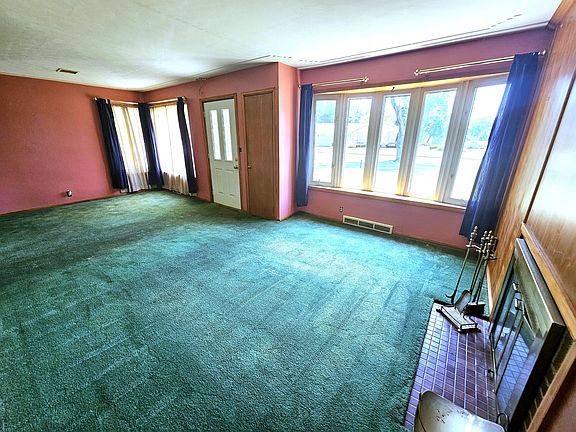 4th image of 143 Laurel Dr