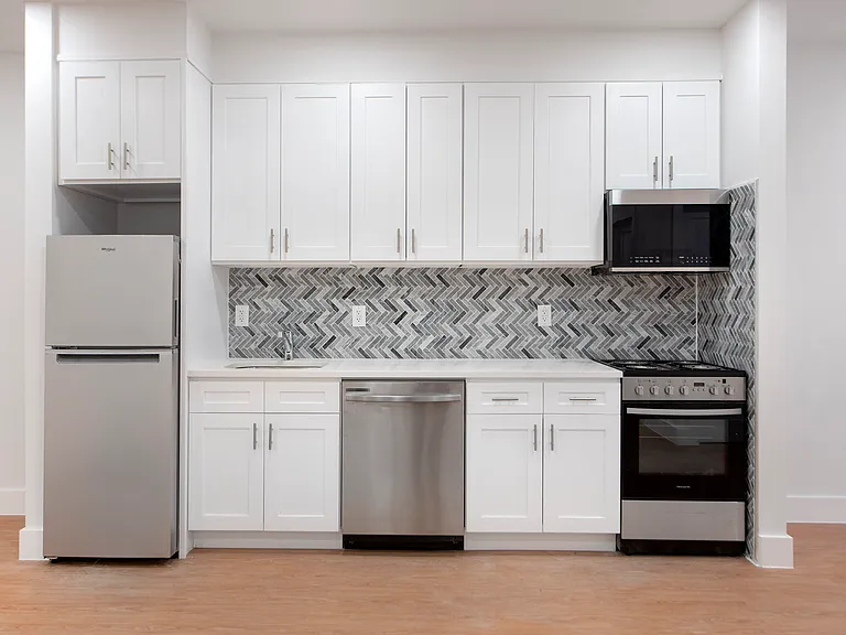 428 E 14th St #2A — Photo 2