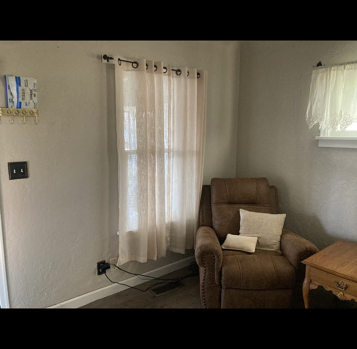3 bed, 984 sqft, $2,000 — Photo 1