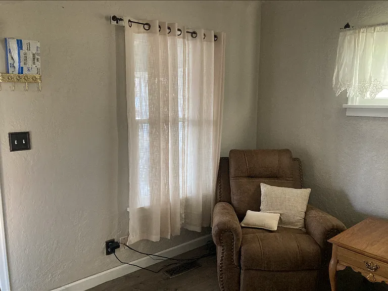 11 Idaho Ave — Photo 1