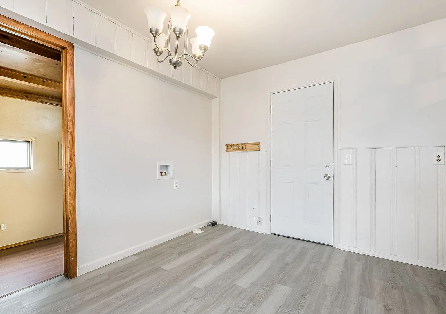 Charming 4-Bed, 2-Bath Home in Southlawn North 1 Block from Lamar Elementary! — Photo 4