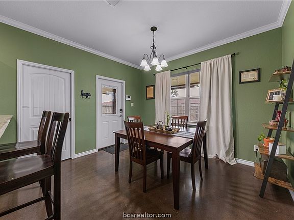 3rd image of 404 Deacon Dr W