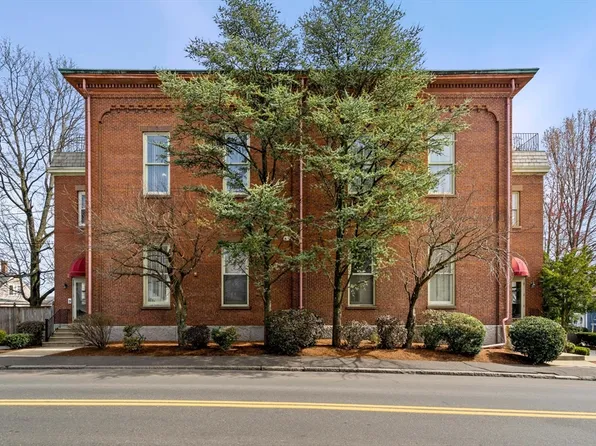 5 School St APT 1, Salem, MA 01970