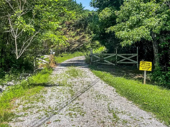 1955 Price Rd, Lenoir City, TN 37771