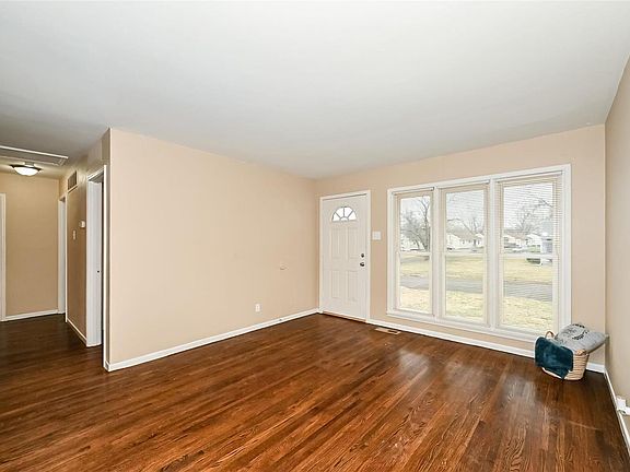 4th image of 240 Presley Dr