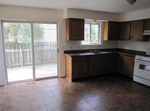 3rd image of 7333 Perrinsville Ct