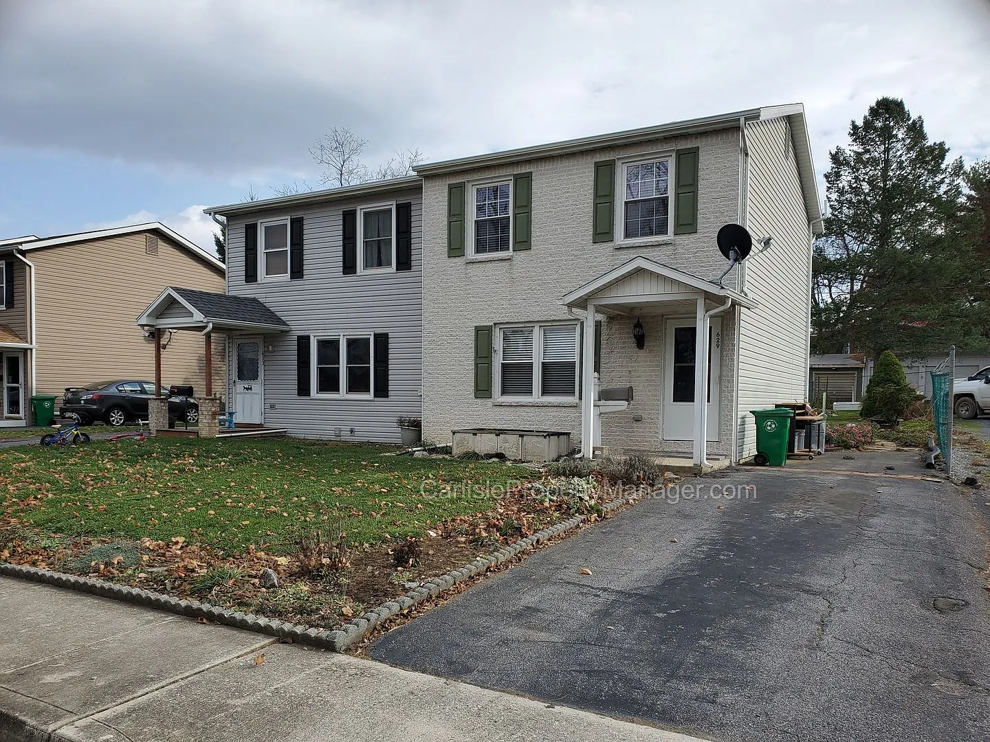 Pet Friendly 3 beds, 1.5 bath, central A/C, off-street parking, basement with included laundry, a... — Photo 1