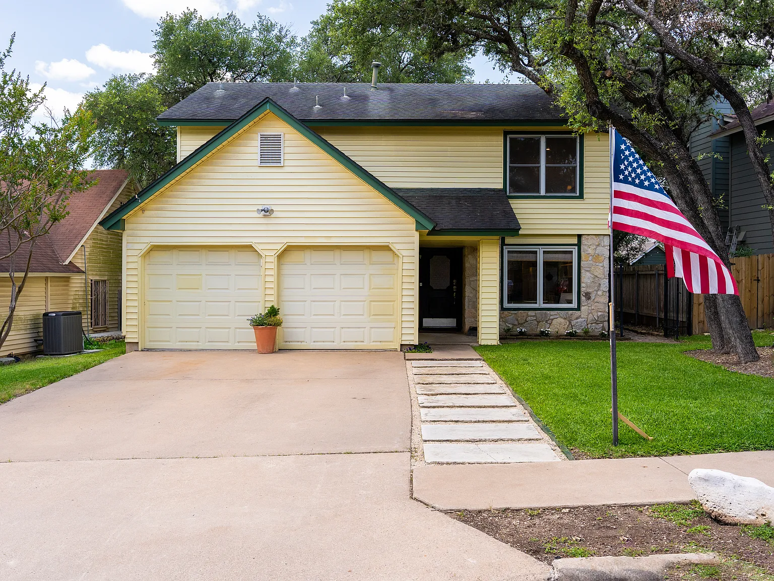 3 bed, 2.5 bath, 1913 sqft, $2,900 — Photo 1
