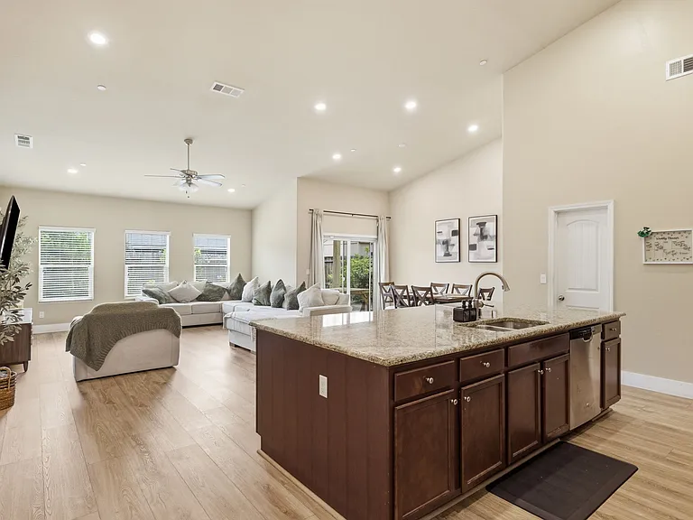 6213 Cape Cod Ave — Photo 5