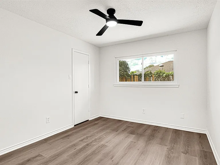 15722 Pagehurst Dr — Photo 23
