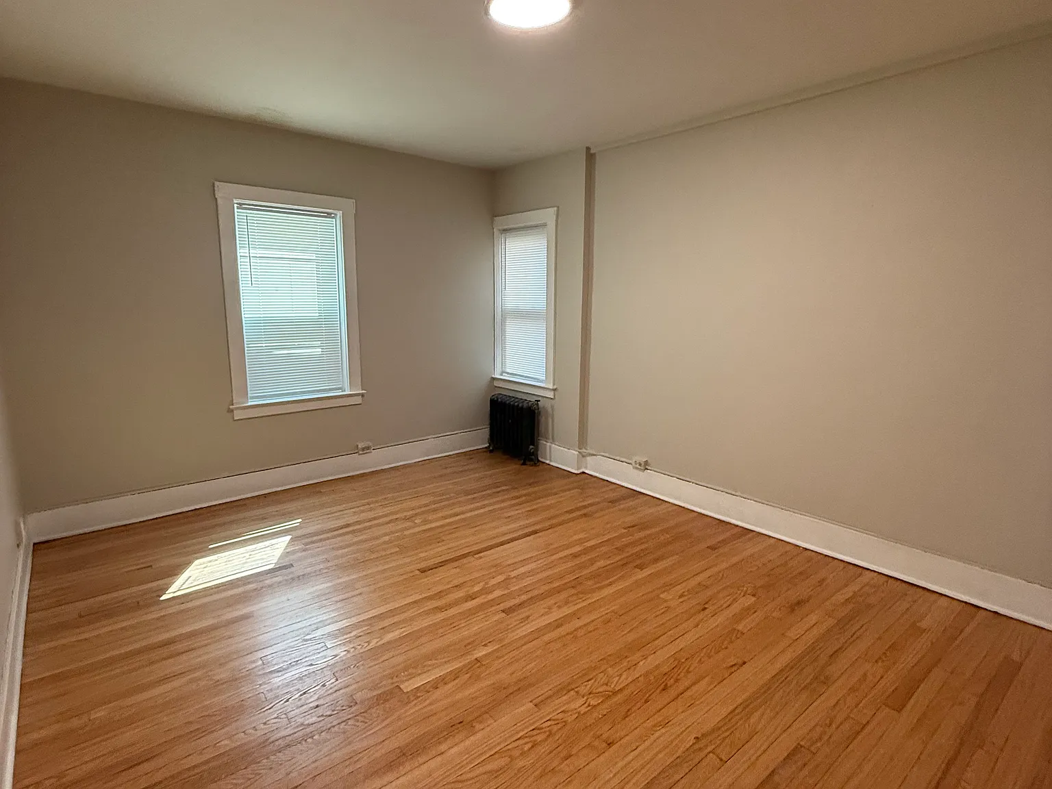 1 bed, 900 sqft, $1,100 — Photo 3