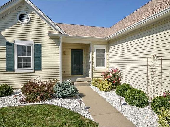 2nd image of 4825 Pinebrook Dr