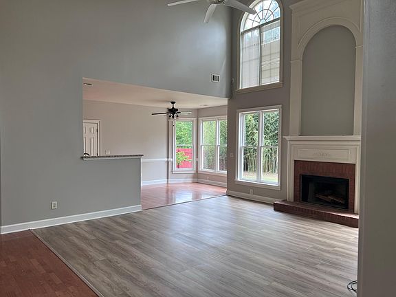 5th image of 715 Emory Blf