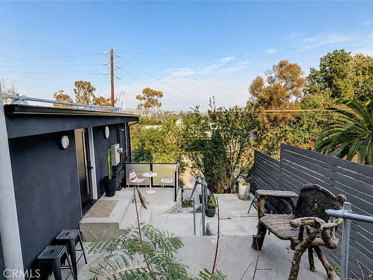 2338 Riverside Dr — Photo 11
