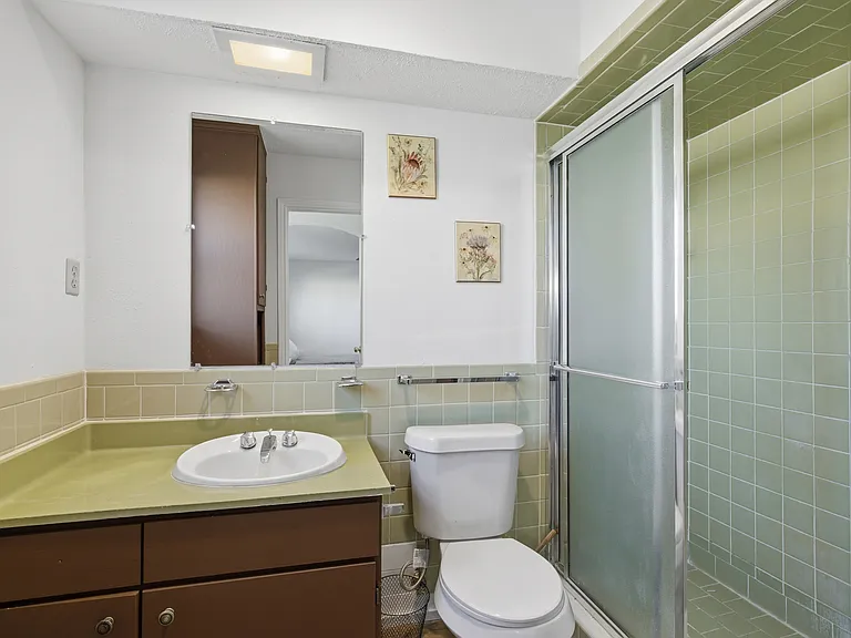 5817 Sandhurst Ln #B — Photo 19