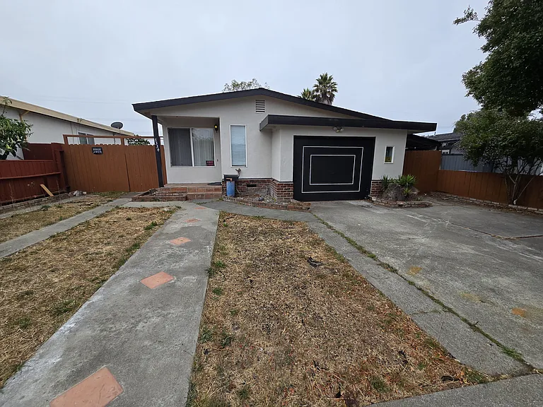5334 Creely Ave — Photo 2