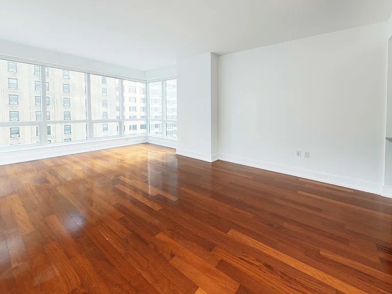 350 W 42nd St #11D — Photo 3