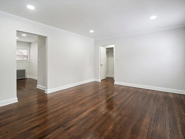 Hilltop Manor Apartments — Photo 15