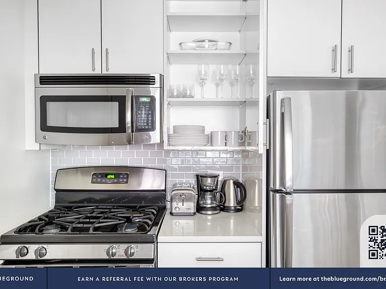 520 W 43rd St #7M — Photo 9