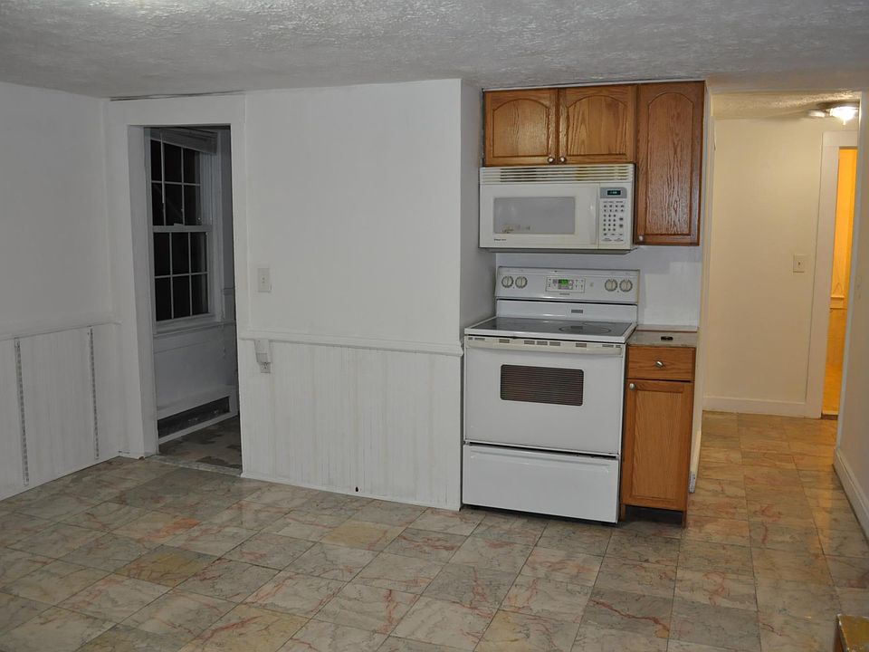 2nd image of 320 N Colony St Fl 1ST