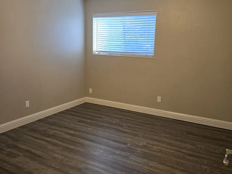 1060 Nevada St — Photo 9